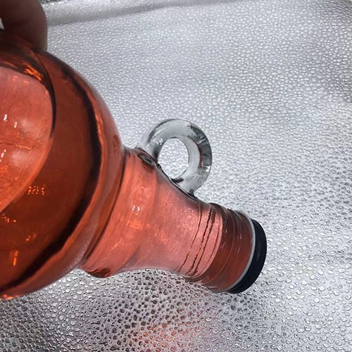 18.9 OZ Clear California Glass Wine Bottle with Metal Screw Cap