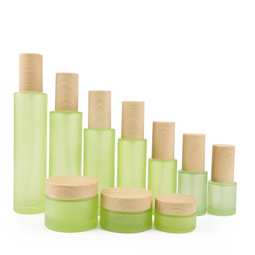 Wholesale Green Matte Cream Lotion Cosmetic Refillable Recyclable Glass Bottle Jar Packaging with Bamboo Pump Cap