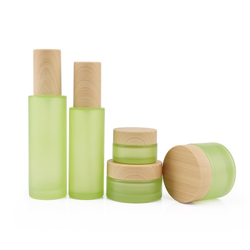 Wholesale Green Matte Cream Lotion Cosmetic Refillable Recyclable Glass Bottle Jar Packaging with Bamboo Pump Cap
