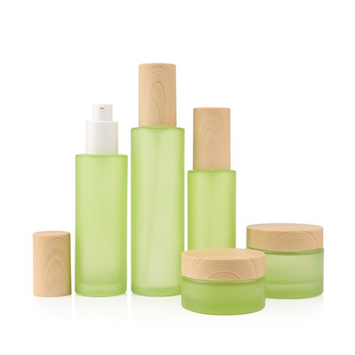 Wholesale Green Matte Cream Lotion Cosmetic Refillable Recyclable Glass Bottle Jar Packaging with Bamboo Pump Cap