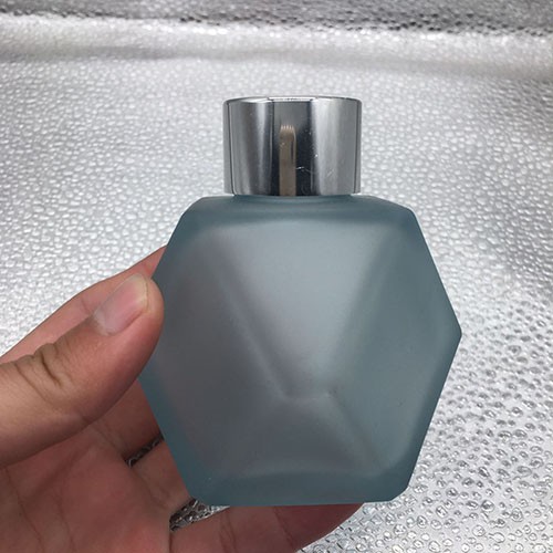 Factory Wholesale 105 ML Blue Matte Rhombus Shape Aromatherapy Glass Bottle